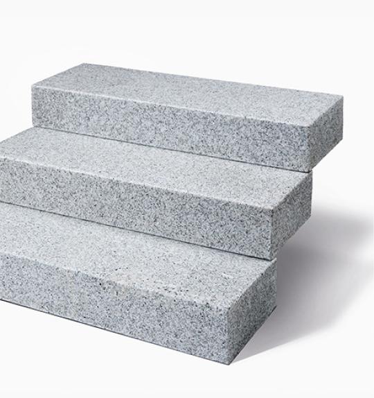 Blockstufen Granit "BRISTOL" (hellgrau) geflammt