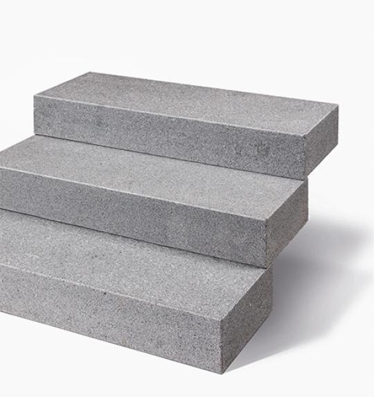 Blockstufen Granit "GALANT" (dunkelgrau-anthrazit) geflammt