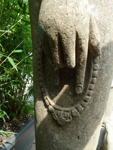 Preview: Stehender Buddha, Naturstein (Basanit) Steinmetzarbeit, Höhe 175cm