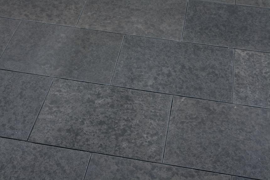Terrassenplatten Basalt "SANDOKAN ELEGANCE" (anthrazit-schwarz)