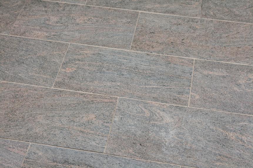 Terrassenplatten Gneis "AMELIA" (violett, gewolkt) -satiniert-
