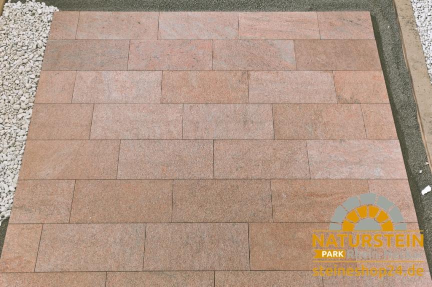 Terrassenplatten Gneis "MIRA" (rot, gewolkt) -satiniert-