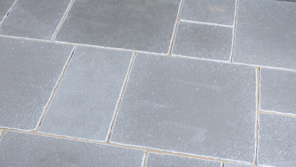 Terrassenplatten Kalkstein "MADRAS BLUE CLASSIC" (grau-blau)