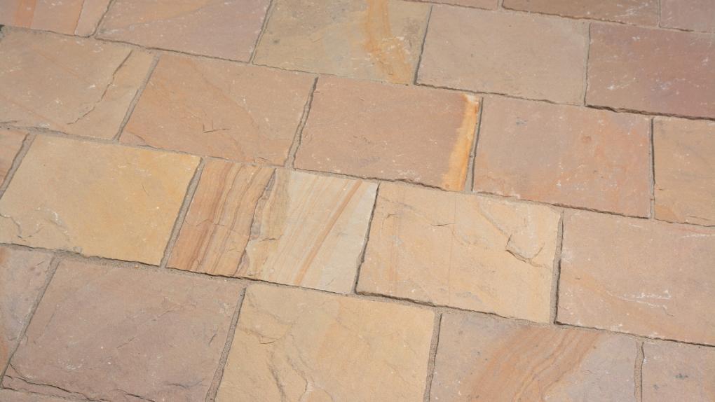 Terrassenplatten Sandstein "MANDALA" spaltrau