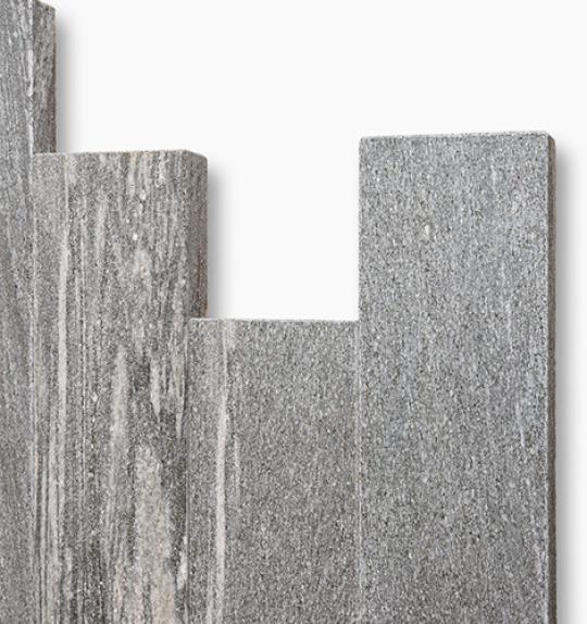 Palisaden Gneis "BIANKA ELEGANCE" (silbergrau-liniert) -geflammt-
