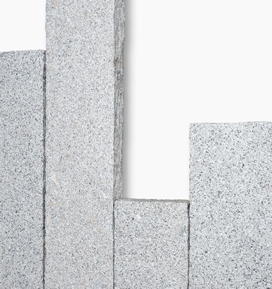 Palisaden Granit "BRISTOL LINEA" (hellgrau) gestockt