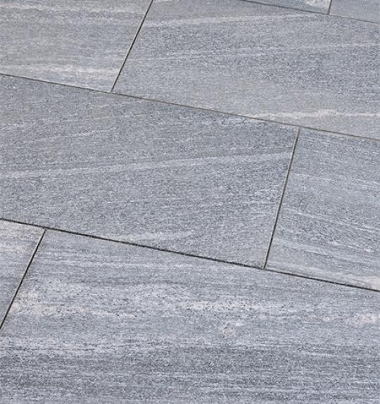 Terrassenplatten Gneis "BIANKA" (silbergrau-liniert)