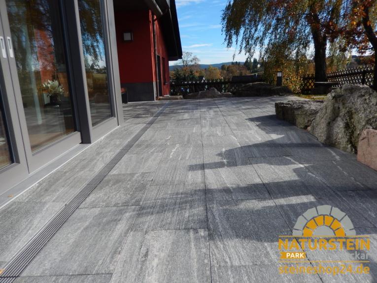 Terrassenplatten Gneis "BIANKA" (silbergrau-liniert)