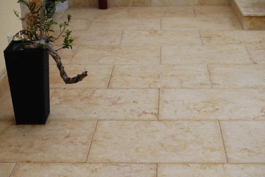 Terrassenplatten Kalkstein "SINDBAD ELEGANCE" (creme-gelb) OF gebürstet