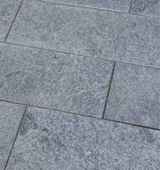 Terrassenplatten Gneis "MAGGIA" (dunkel- bis hellgrau)
