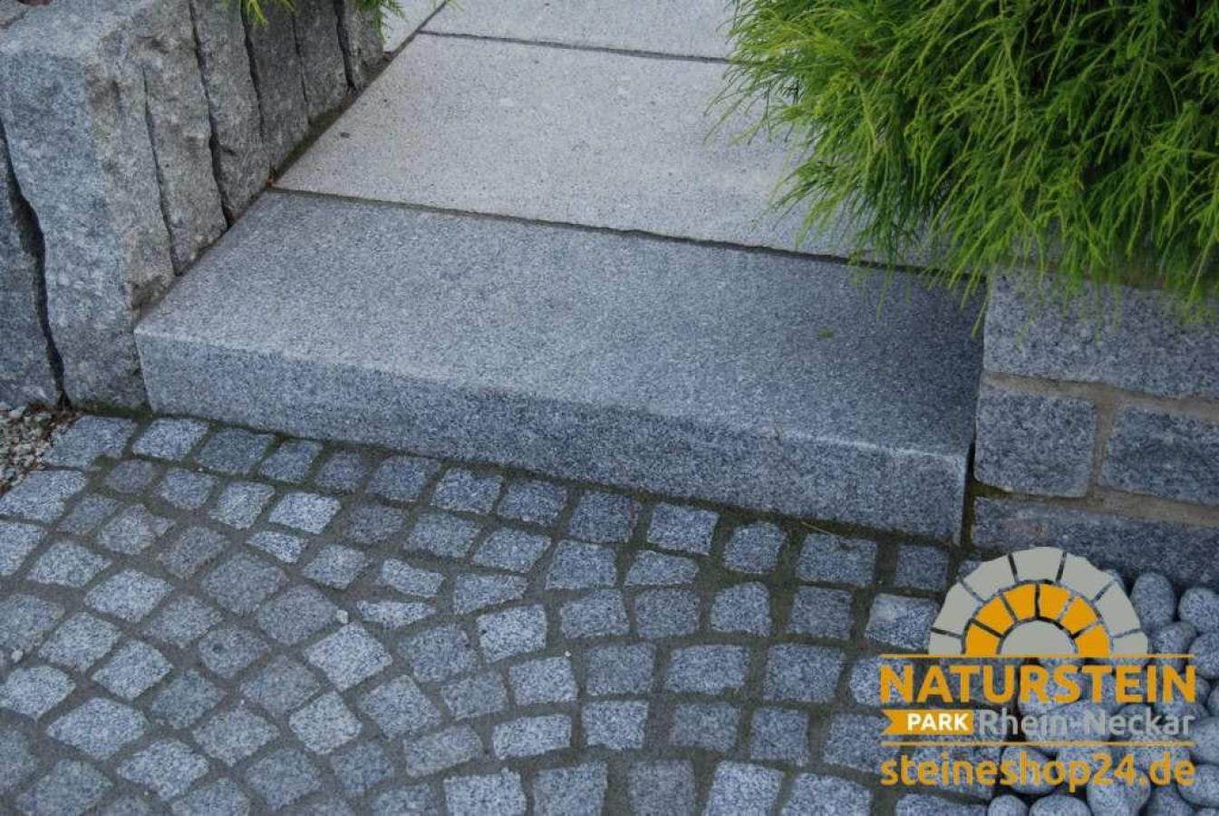 Blockstufen Granit "BRISTOL" (hellgrau) -geflammt-