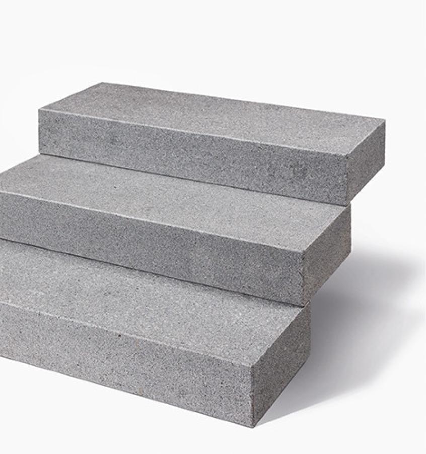 Blockstufen Granit "GALANT" (dunkelgrau-anthrazit) geflammt