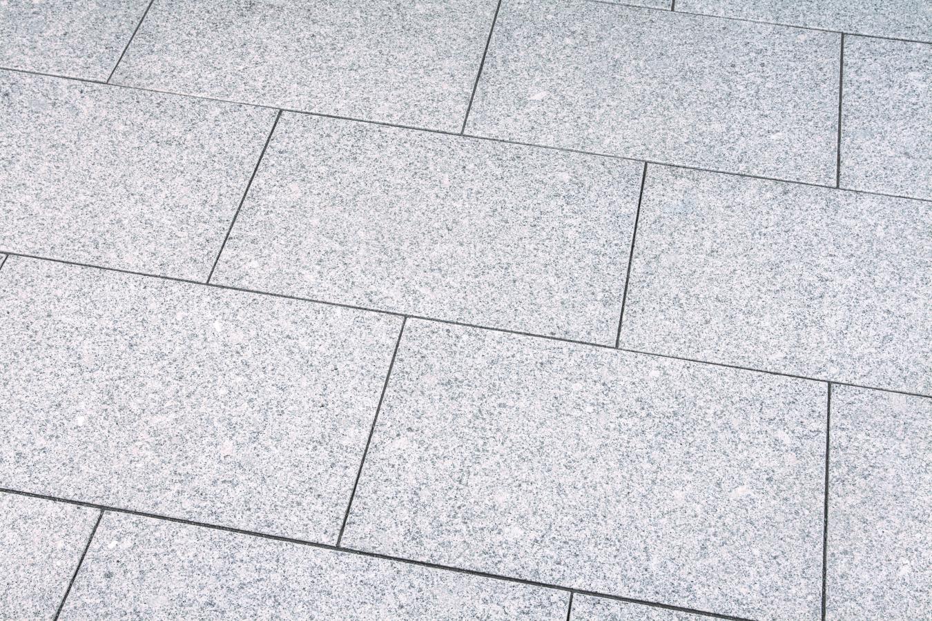Terrassenplatten Granit "BRISTOL" (hellgrau)  -geflammt-