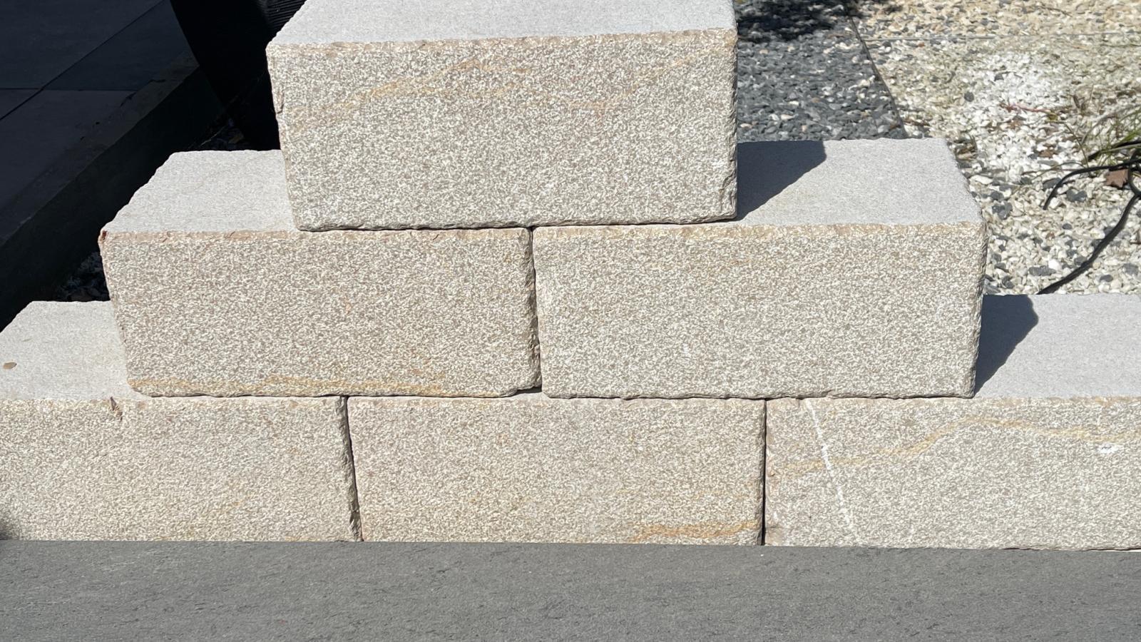 Mauersteine Kalkstein "ORELIA CREMA KLOSTERMAUER" (creme-beige)