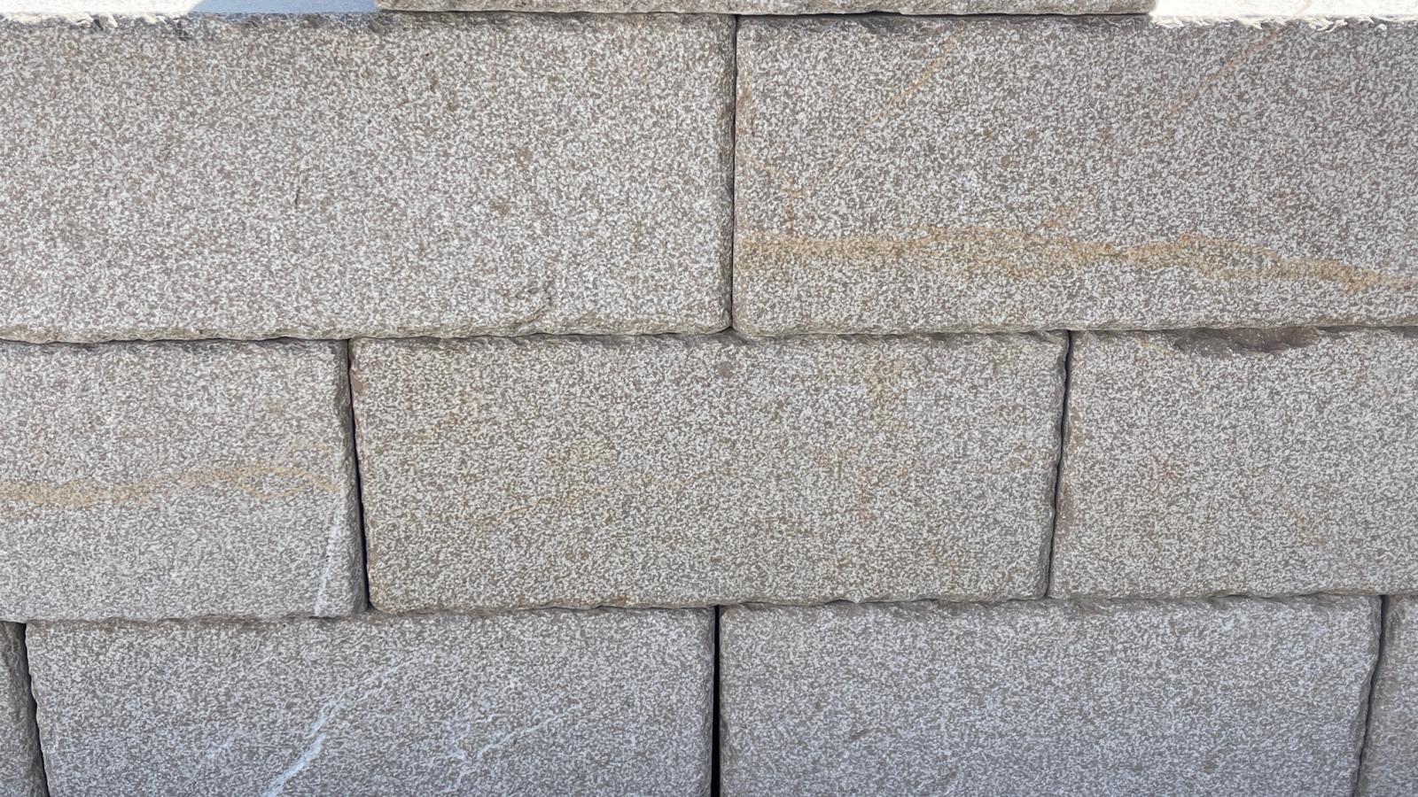 Mauersteine Kalkstein "ORELIA CREMA KLOSTERMAUER" (creme-beige)