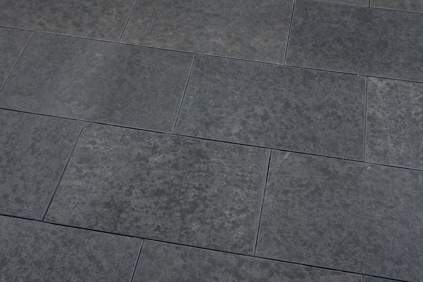 Terrassenplatten Basalt "SANDOKAN ELEGANCE" (anthrazit-schwarz)