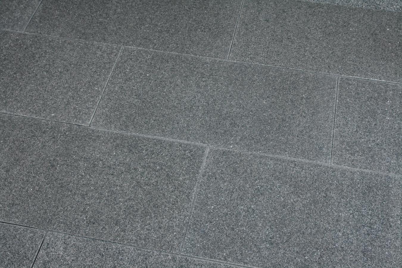 Terrassenplatten Gabbro "VULANTIS" (anthrazit-schwarz) -satiniert-