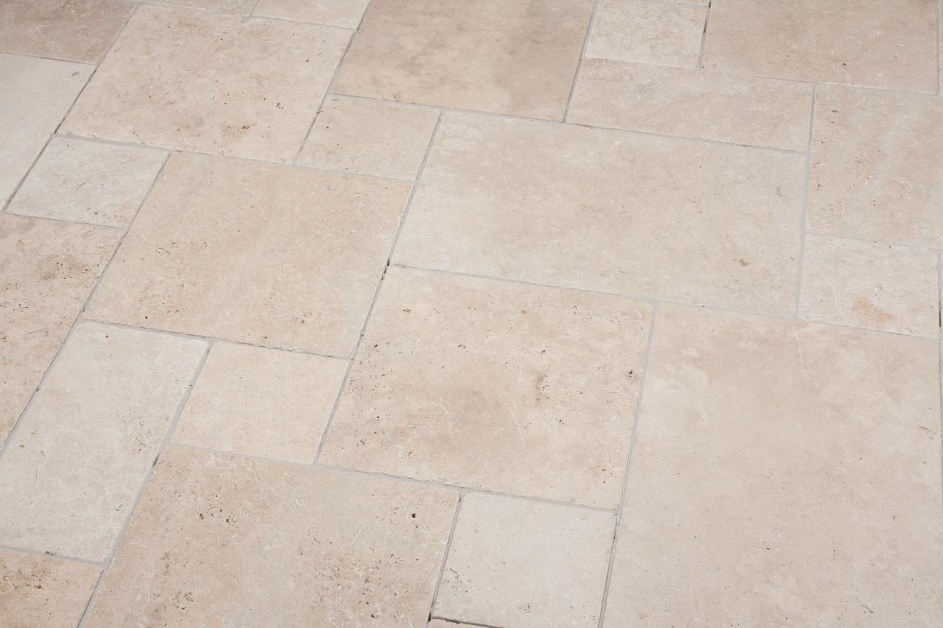 Terrassenplatten Travertin "VANILLA" (creme-beige) -antik-