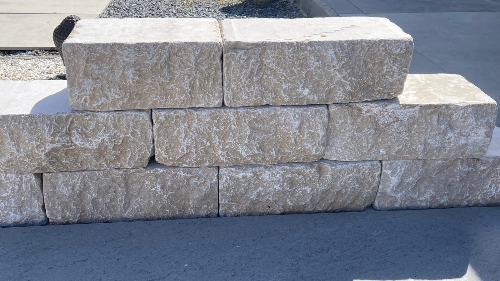 Mauersteine Kalkstein "ORELIA CREMA SCHLOSSMAUER" (creme-beige)