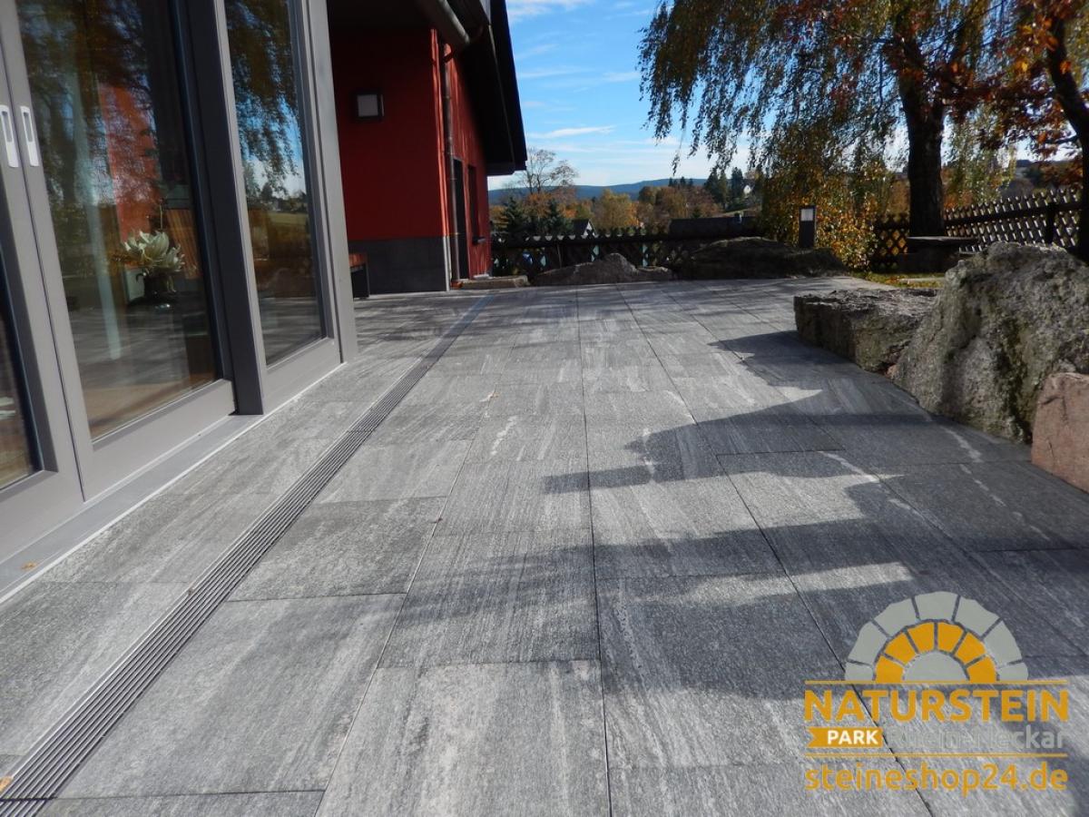 Terrassenplatten Gneis "BIANKA" (silbergrau-liniert)