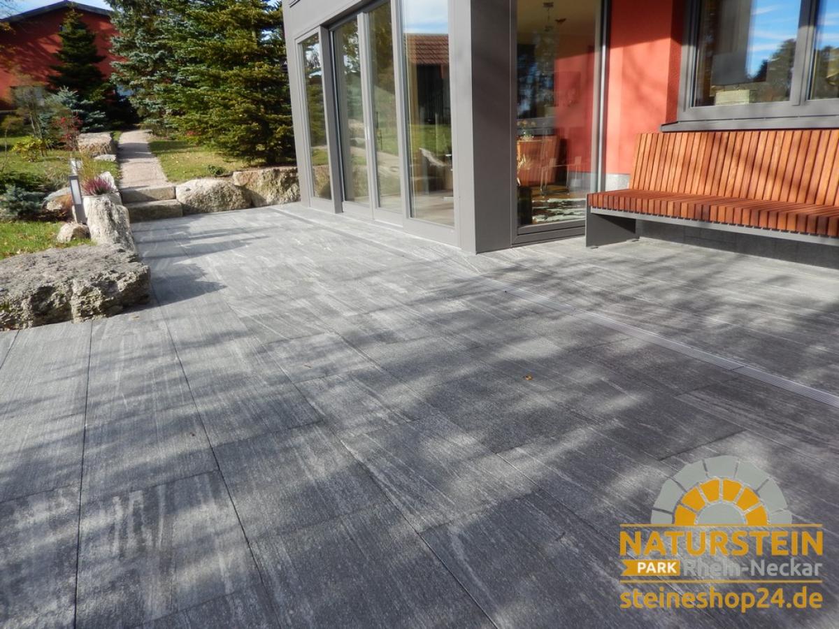 Terrassenplatten Gneis "BIANKA" (silbergrau-liniert)