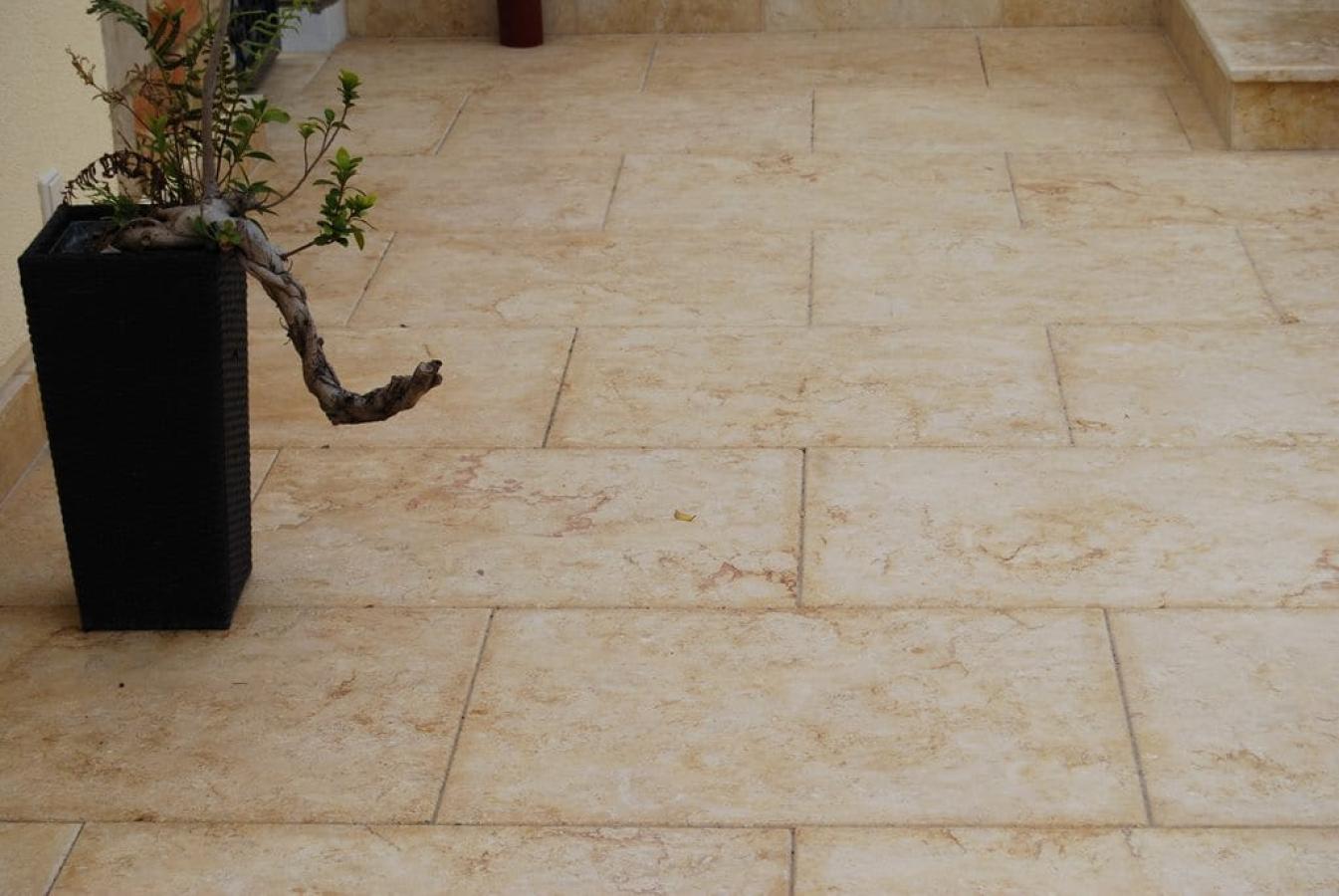Terrassenplatten Kalkstein "SINDBAD ELEGANCE" (creme-gelb) OF gebürstet