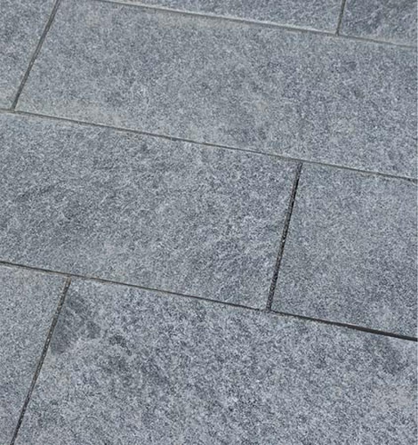 Terrassenplatten Gneis "MAGGIA" (dunkel- bis hellgrau)