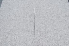 Preview: Terrassenplatten Granit "BRISTOL" (hellgrau) -satiniert-