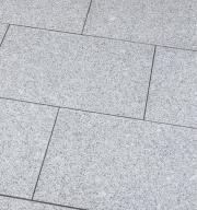 Preview: Terrassenplatten Granit "BRISTOL" (hellgrau)  -geflammt-
